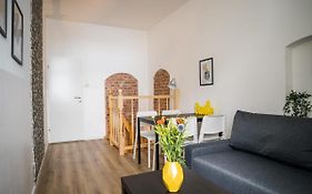 Spacious Apartment In Berlin Mitte For 6